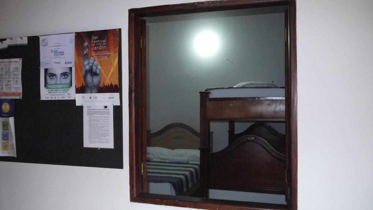 Hostal Naty Luna Jardin Ngoại thất bức ảnh