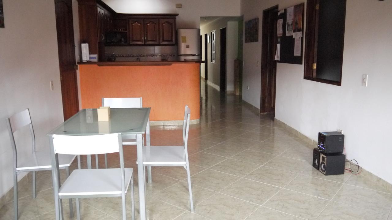 Hostal Naty Luna Jardin Ngoại thất bức ảnh